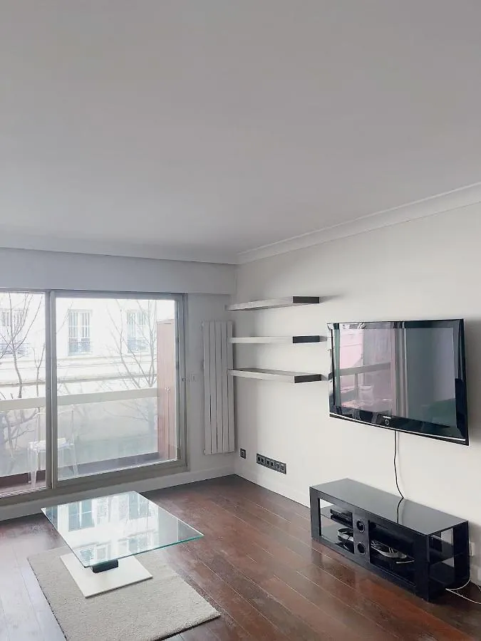 Belle Chambre Champs-Elysee Paris Apartment