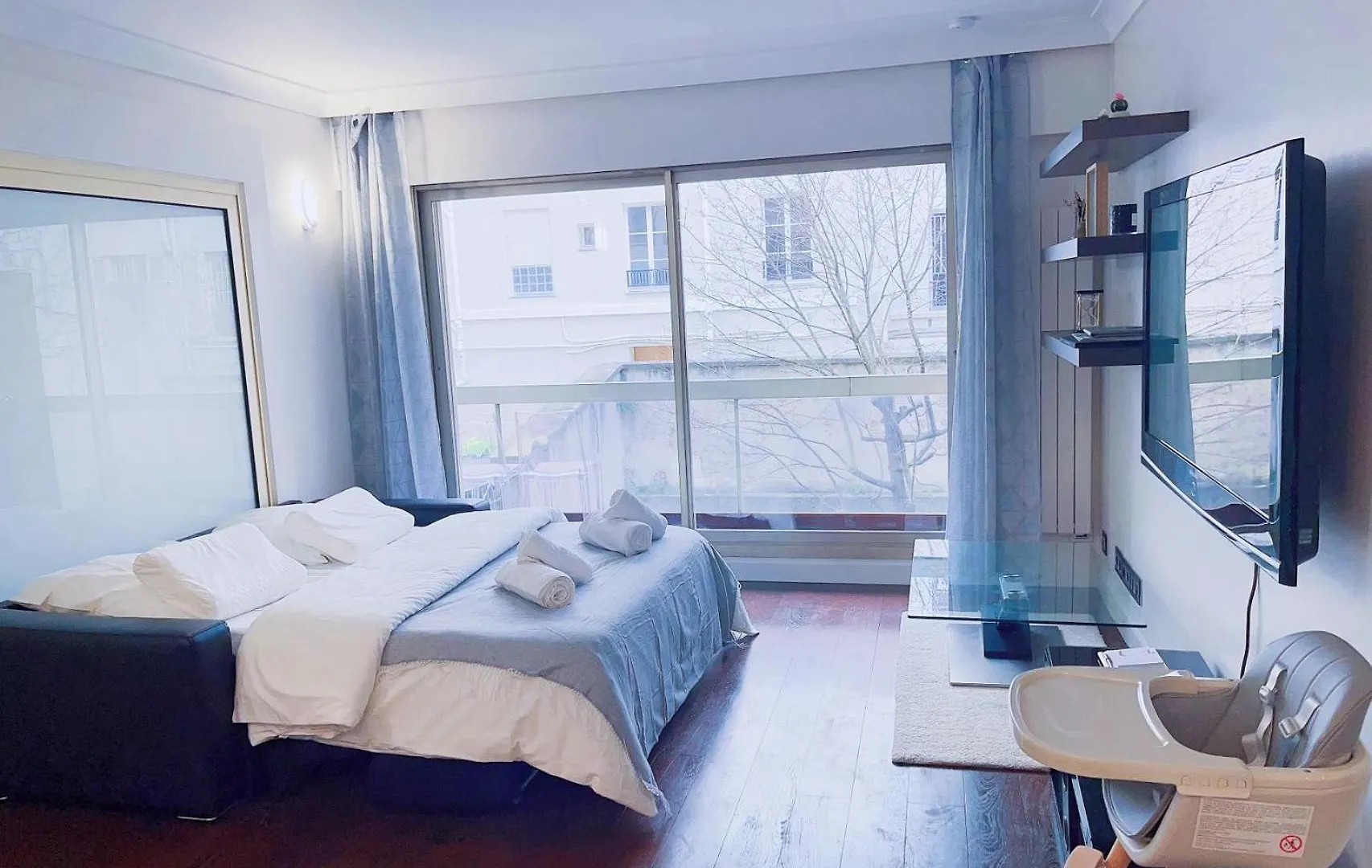 Belle Chambre Champs-Elysee Paris Apartment